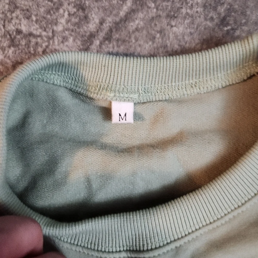 Wine Holding The Glue Holding 2020 Together .. Sweatshirt Size Medium. - Picture 2 of 4